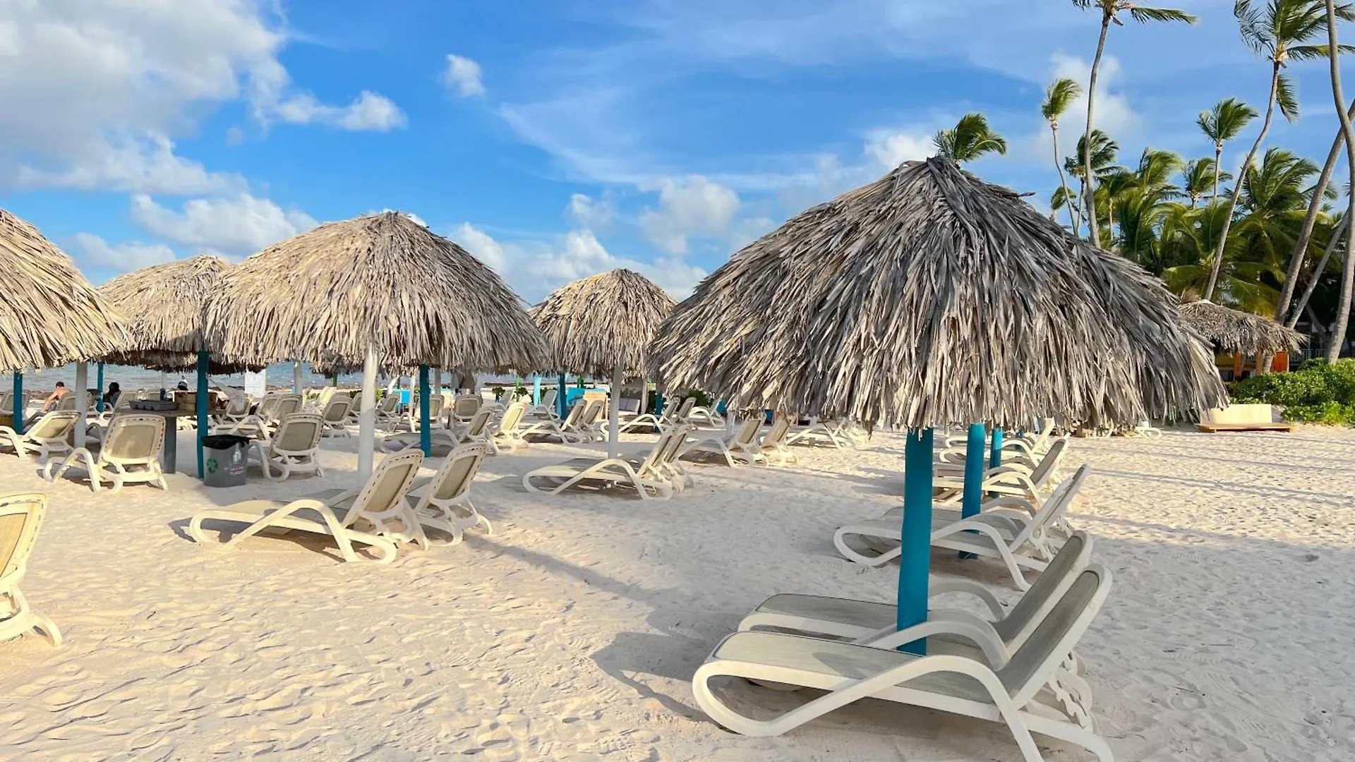 Vacation Suites With Rooftop Pool, Spa, Restaurants - Playa Los Corales Punta Cana Hotel
