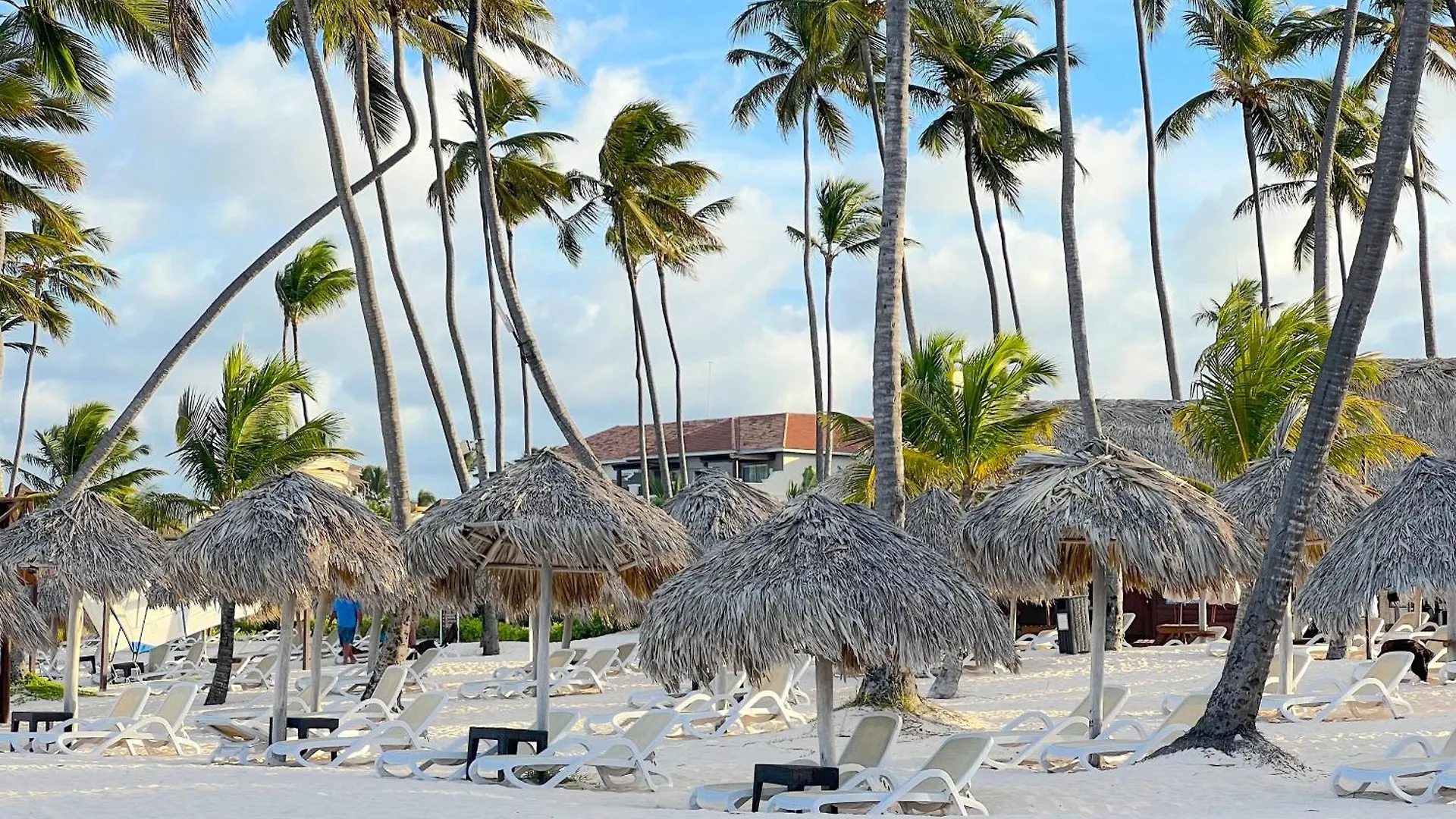 Vacation Suites With Rooftop Pool, Spa, Restaurants - Playa Los Corales Punta Cana