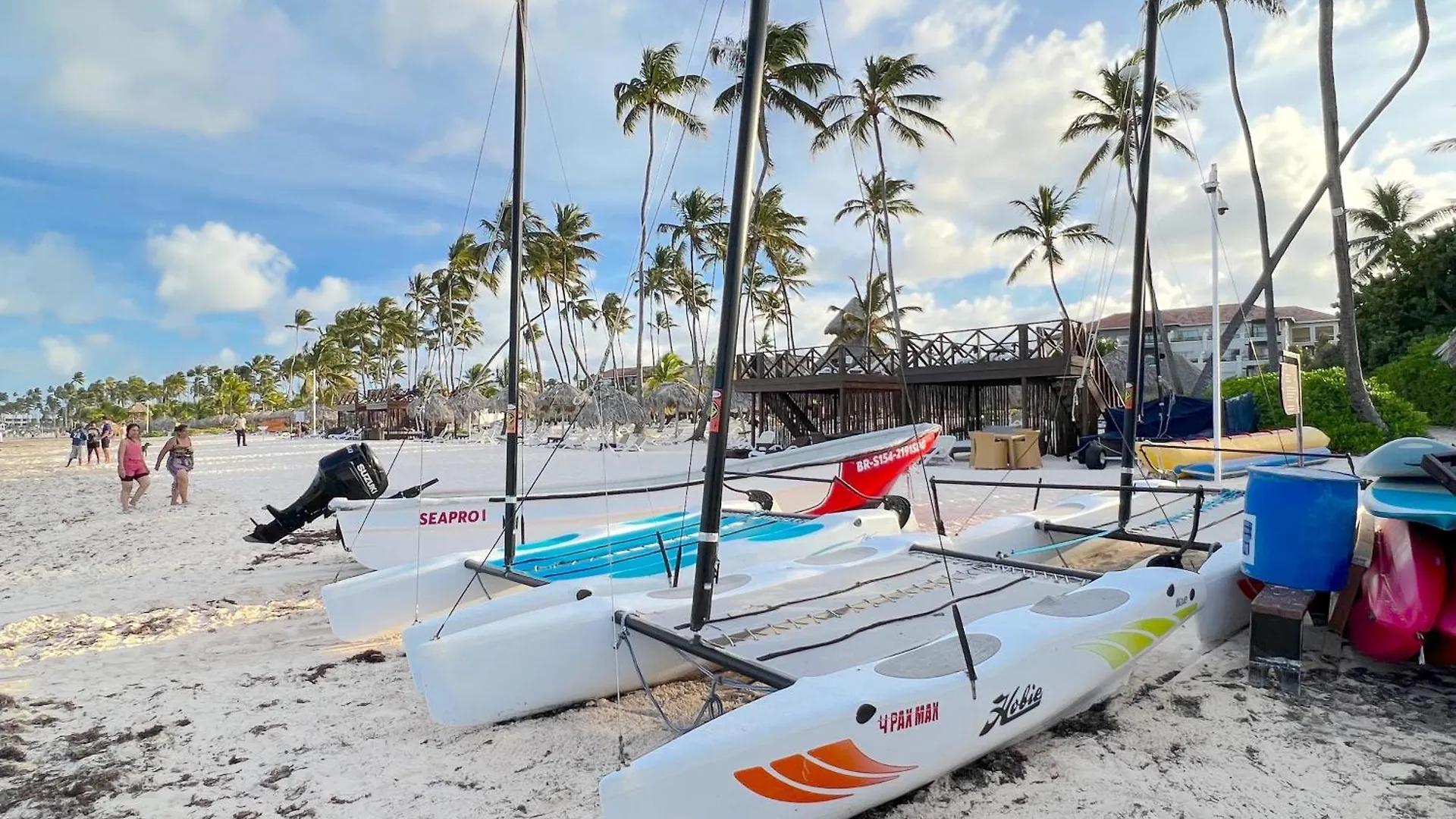 Hotel Vacation Suites With Rooftop Pool, Spa, Restaurants - Playa Los Corales Punta Cana