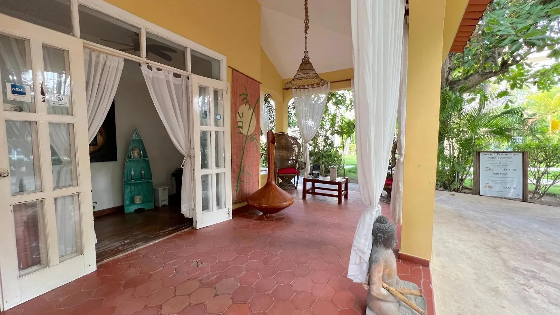 Vacation Suites With Rooftop Pool, Spa, Restaurants - Playa Los Corales Punta Cana Hotel