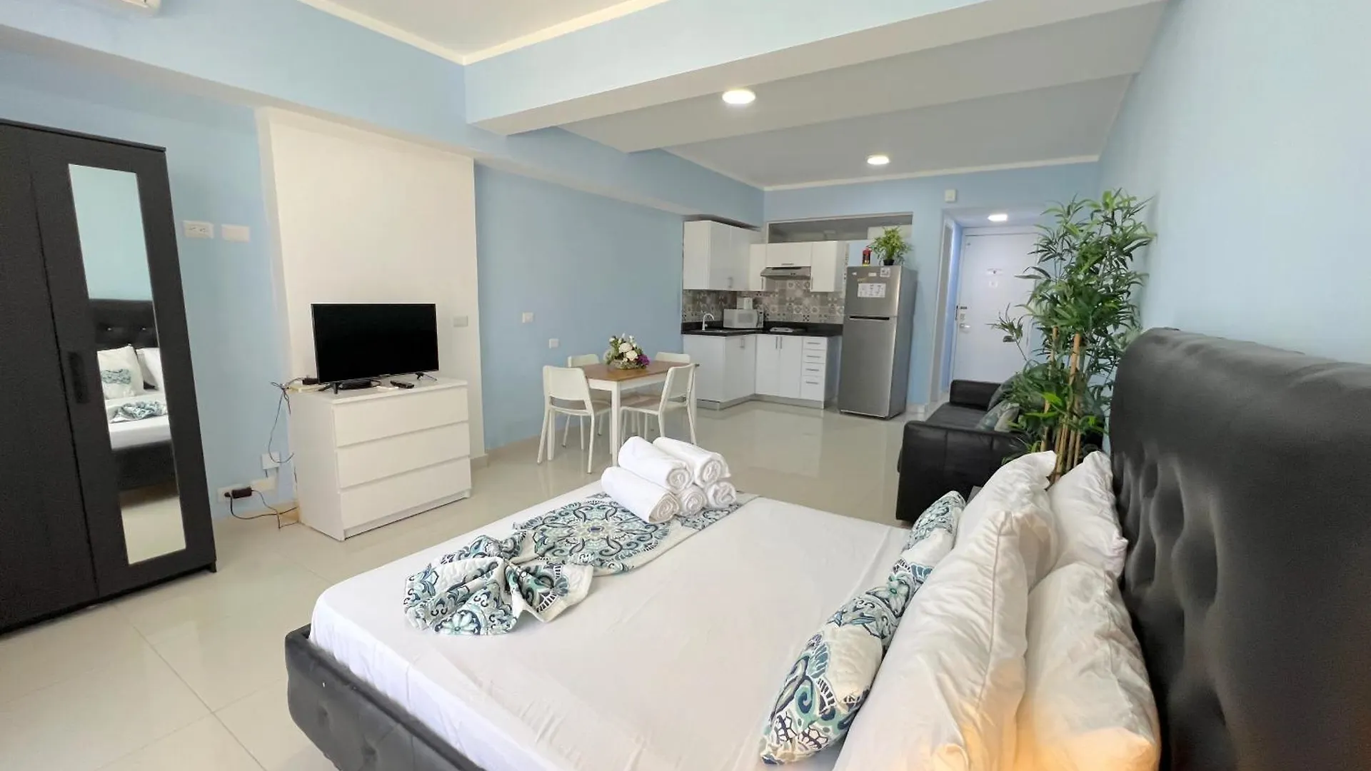 Hotel Vacation Suites With Rooftop Pool, Spa, Restaurants - Playa Los Corales Punta Cana